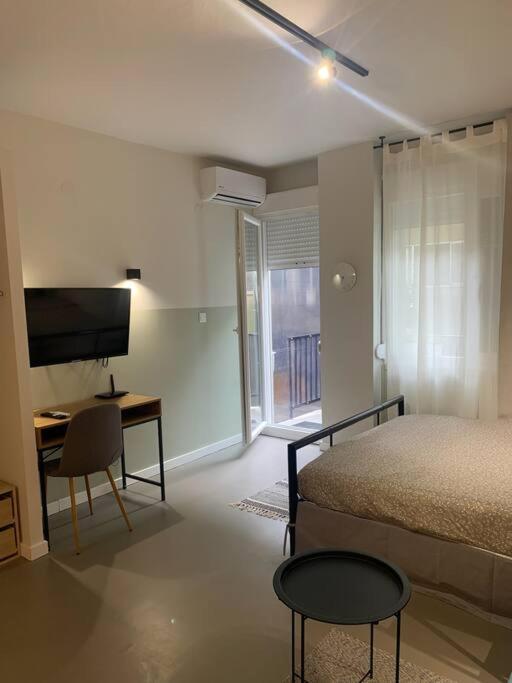 E2g Urban With Balcony Apartment Thessaloniki