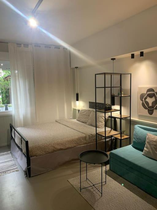 E2g Urban With Balcony Apartment