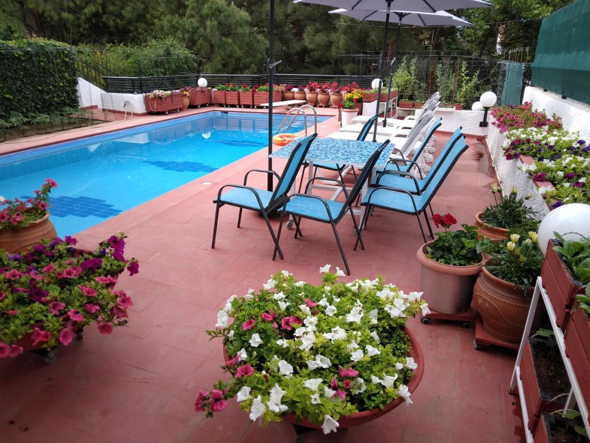 Villa In Panorama, Thessaloniki, With A Swimming Pool. Host: Mr. George