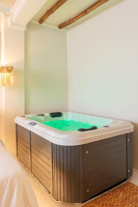 Apartment Boho Room-jacuzzi-city Center Thessaloniki