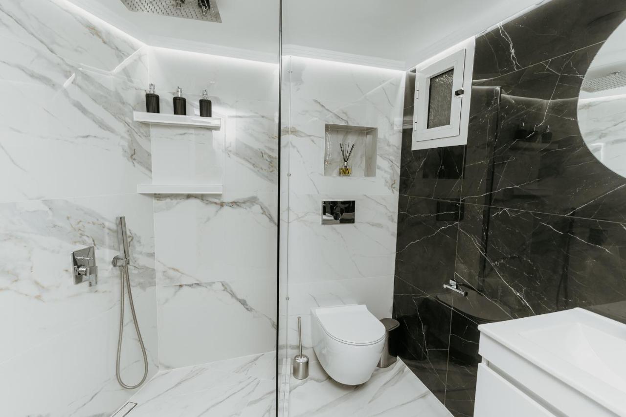 Db Premium #two Bedroom Apartment *