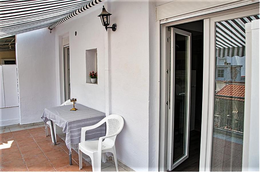 Daire Kassandrou Hot Tub-jakuzzi - 2 Bedrooms - Big Balcony - Center Selanik