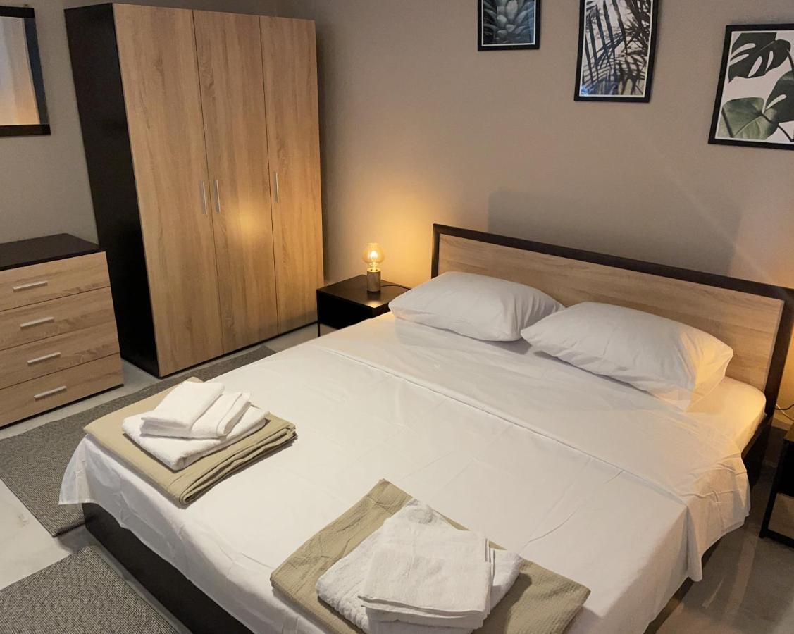 Almond Apartment *
