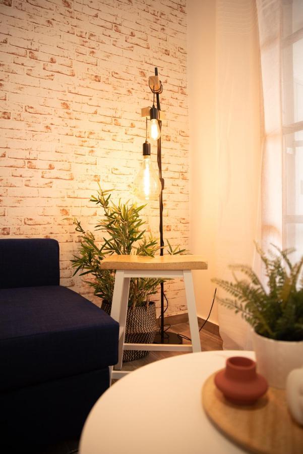 Retro Boutique Apt W Balcony In Historical Area