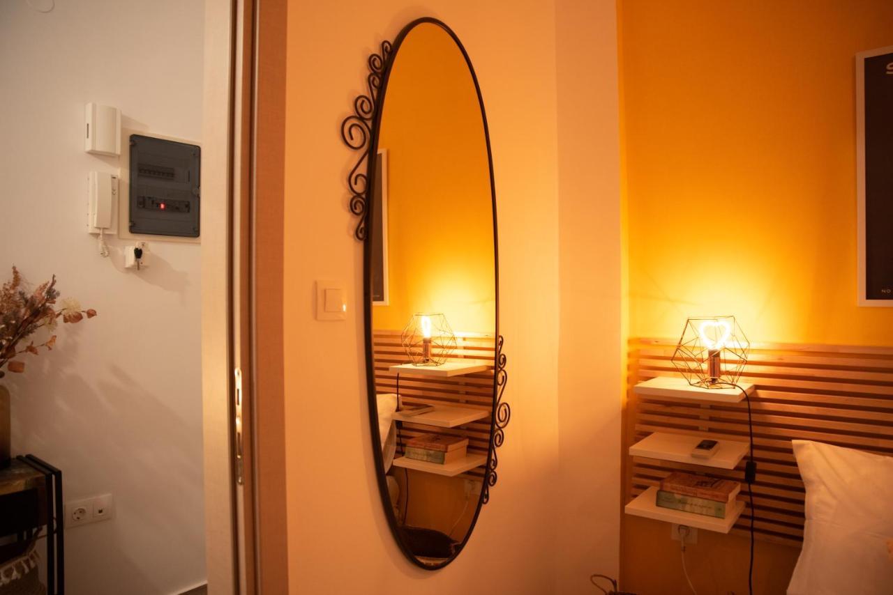 Retro Boutique Apt W Balcony In Historical Area Daire