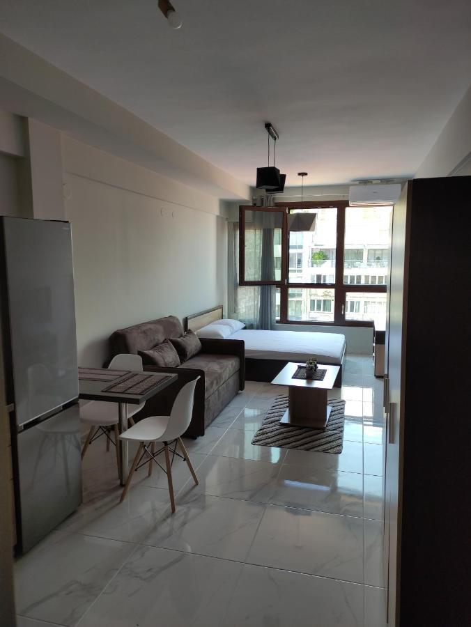 Apartment Valaoritou 2