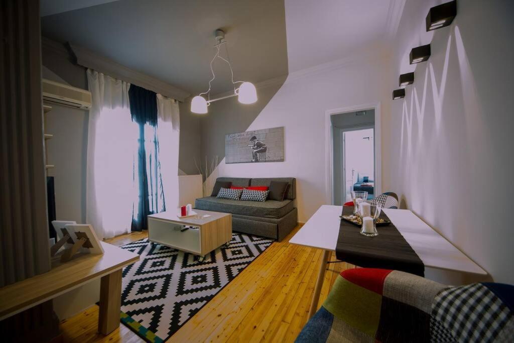 White Tower Minimal Apartment Thessaloniki