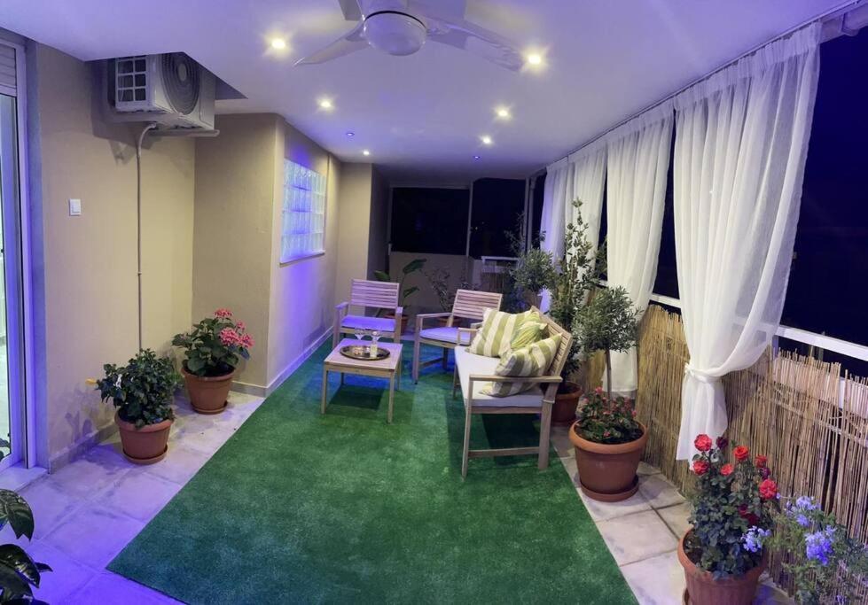 Flowery Penthouse In Centre Of * Tessalónica