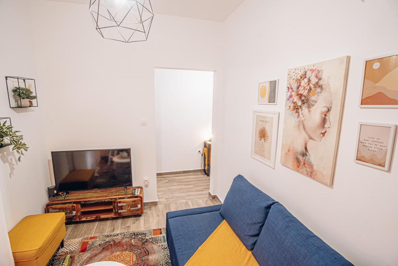 Retro Boutique Apt W Balcony In Historical Area Daire *