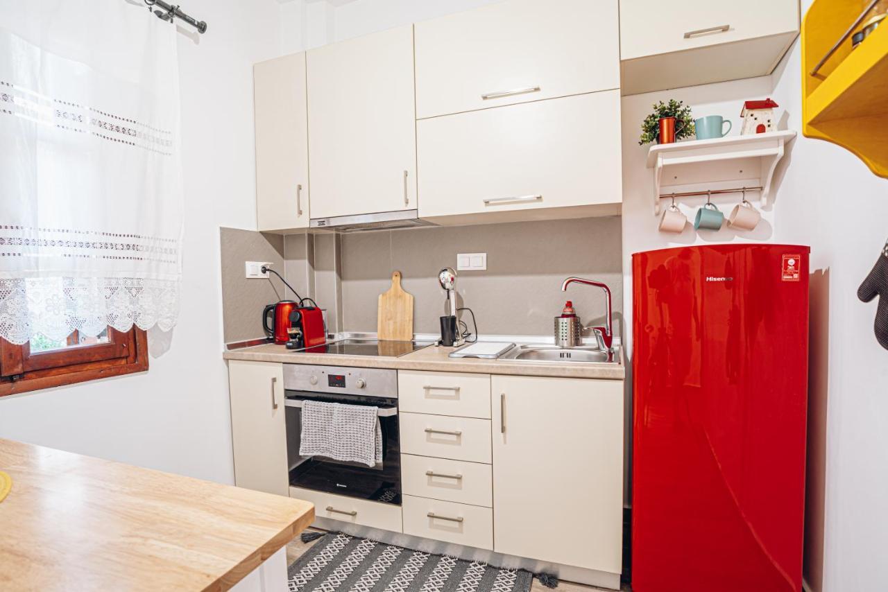 Retro Boutique Apt W Balcony In Historical Area Daire *