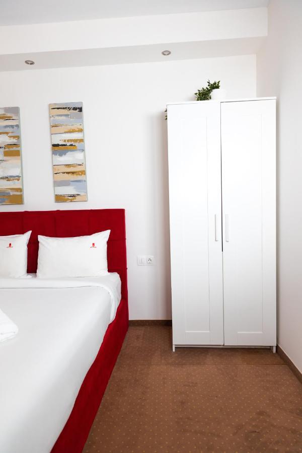 Aparthotel Plaza &