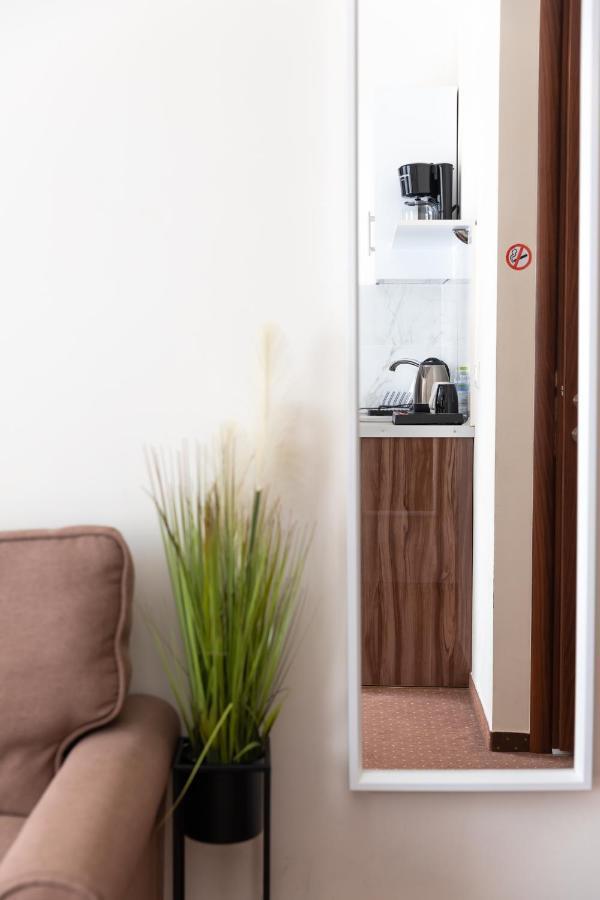 Plaza & Aparthotel 3*