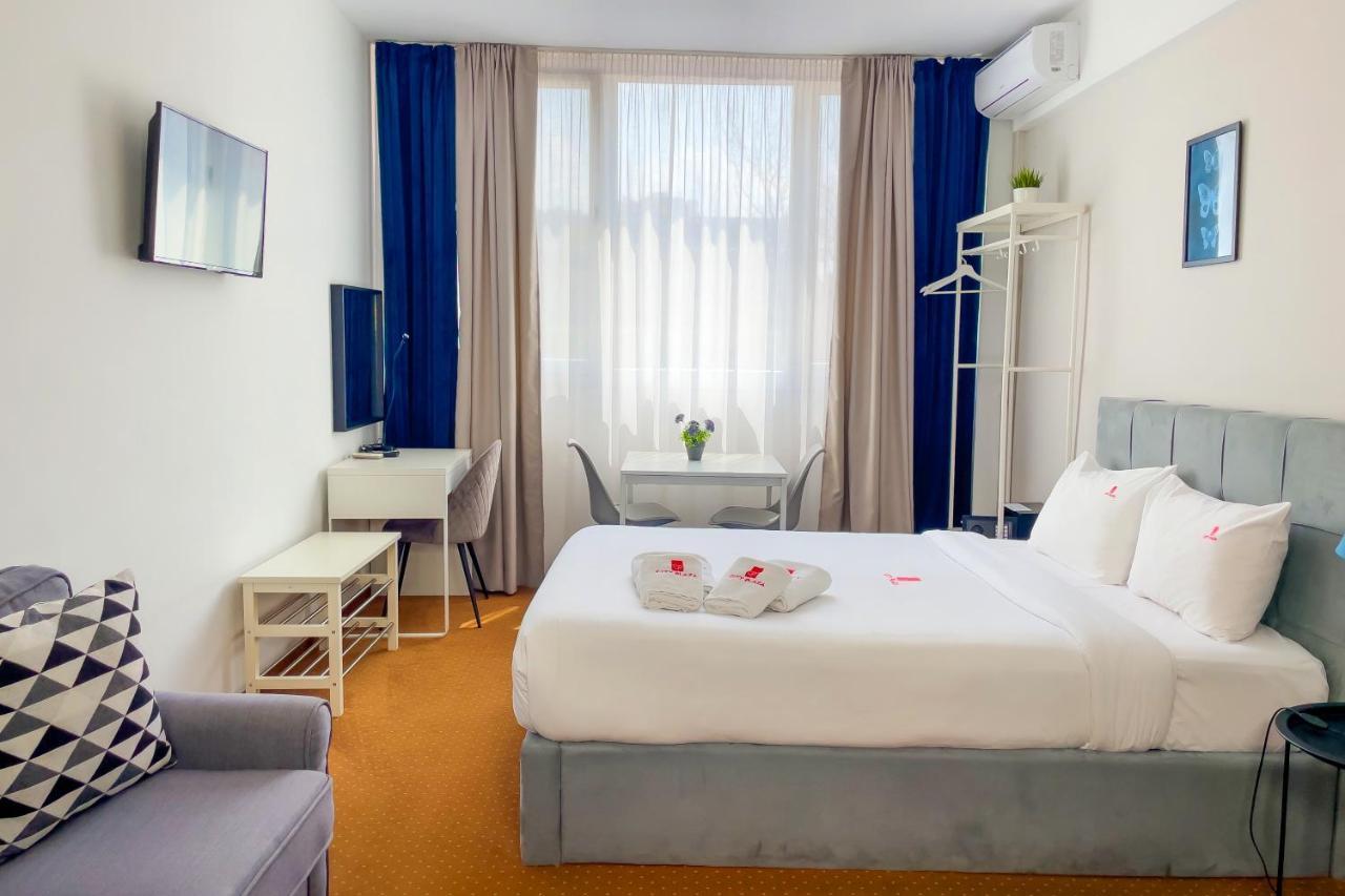 Aparthotel Plaza & 3*