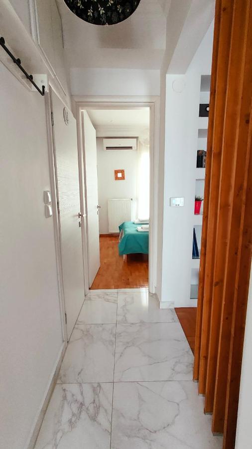 Think Home, Exploring The Center Of Apartment