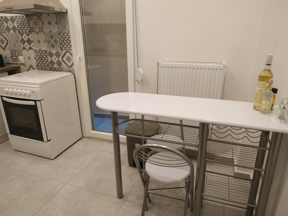 Apartment Center 2 *