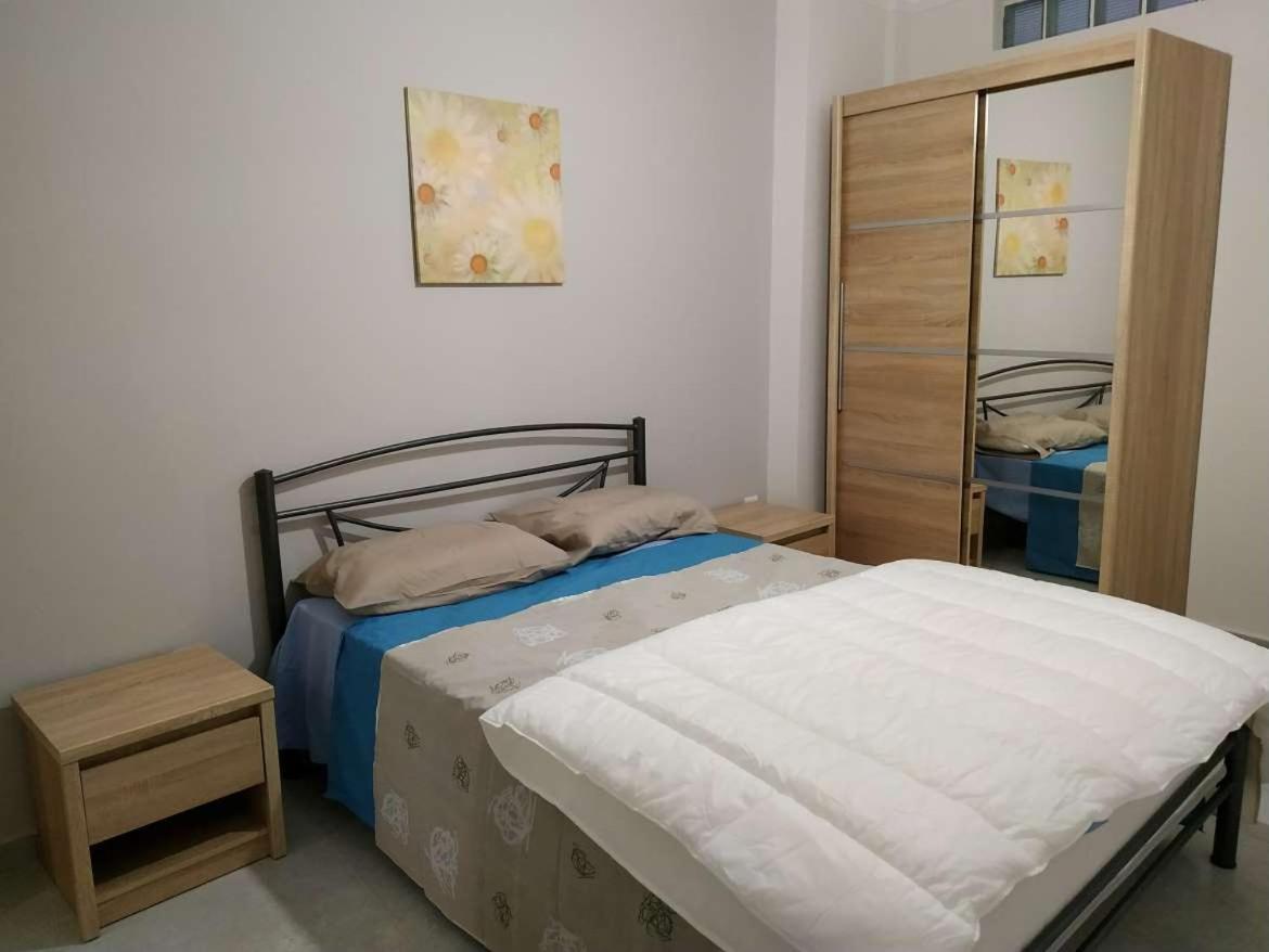 Center 2 * Thessaloniki