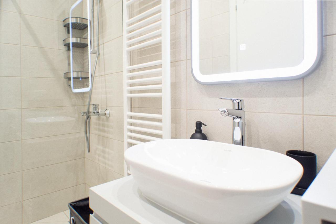 Stylish And Renovated Retreat In Thessaloniki: Cozy At Ioulianou 33 * Thessaloniki