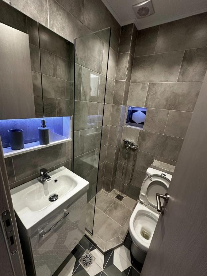 Apartment King's Gambit