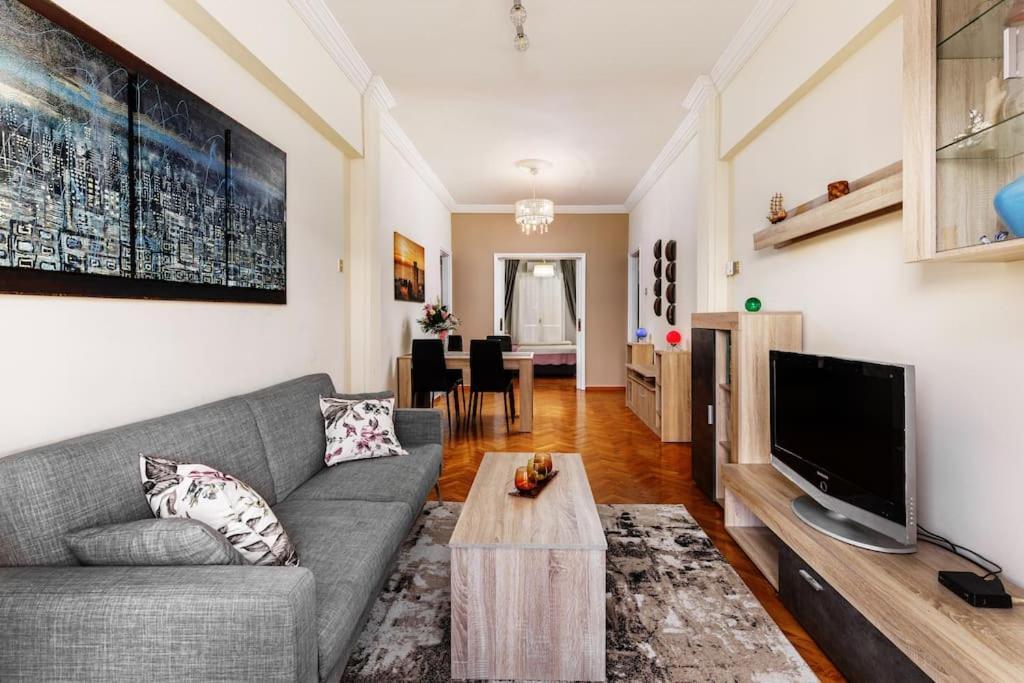 Location 3 Bedroom With View Apartment