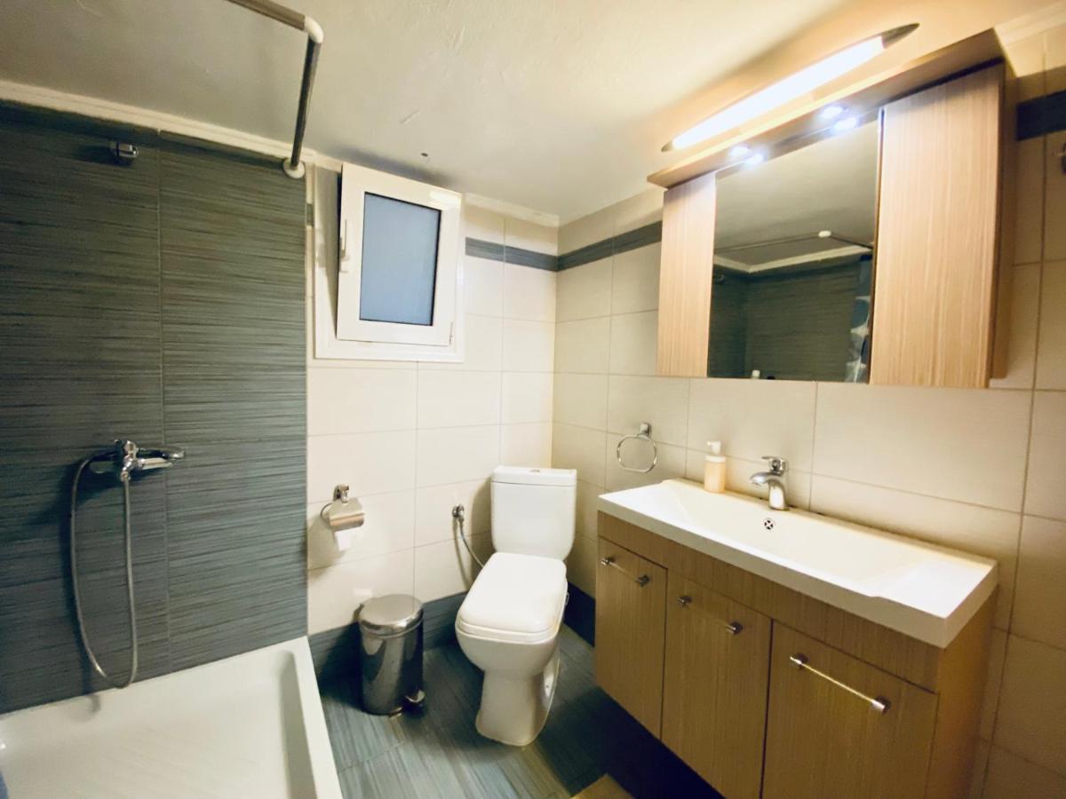 Aristoteles Square Apartment *