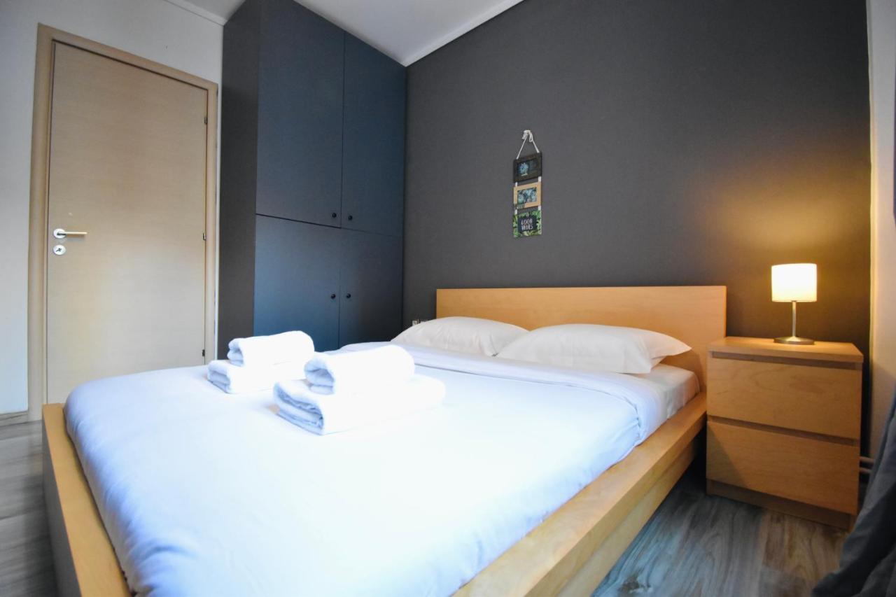 Aristoteles Square Apartment *