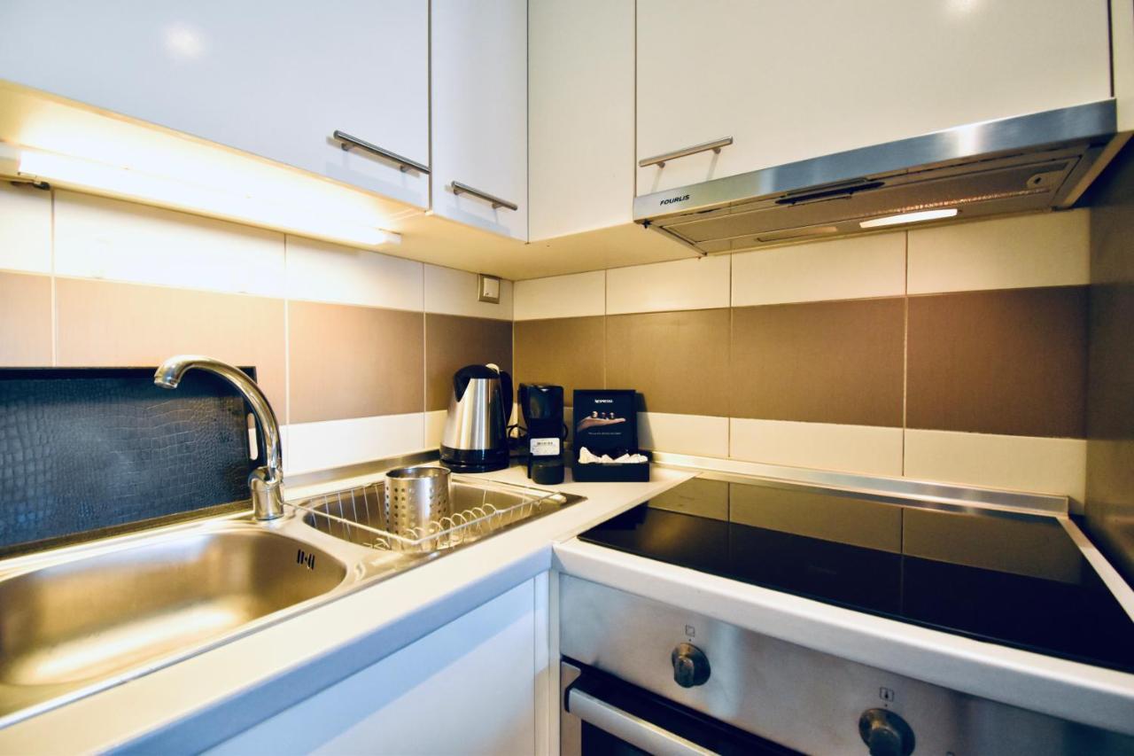 Aristoteles Square Apartment *