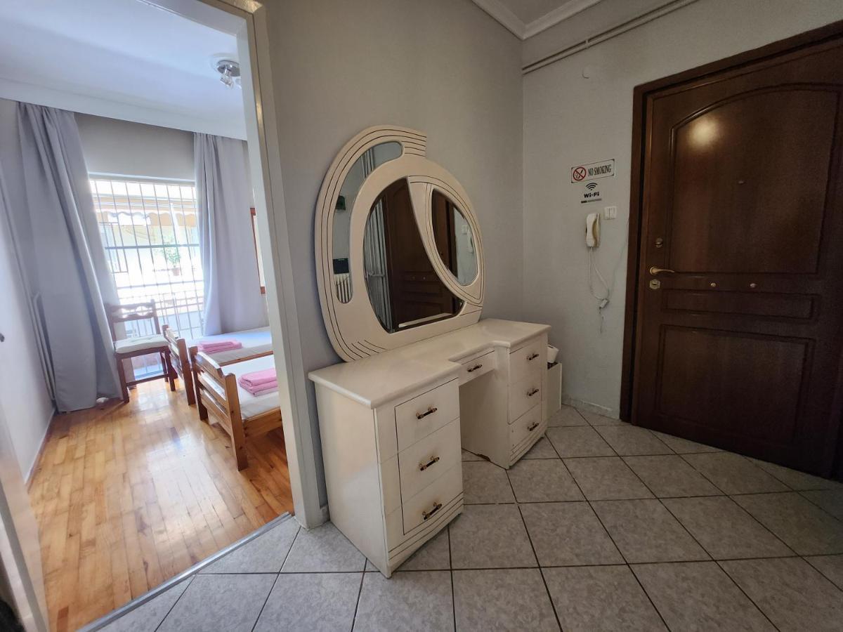 Theas Apartment *