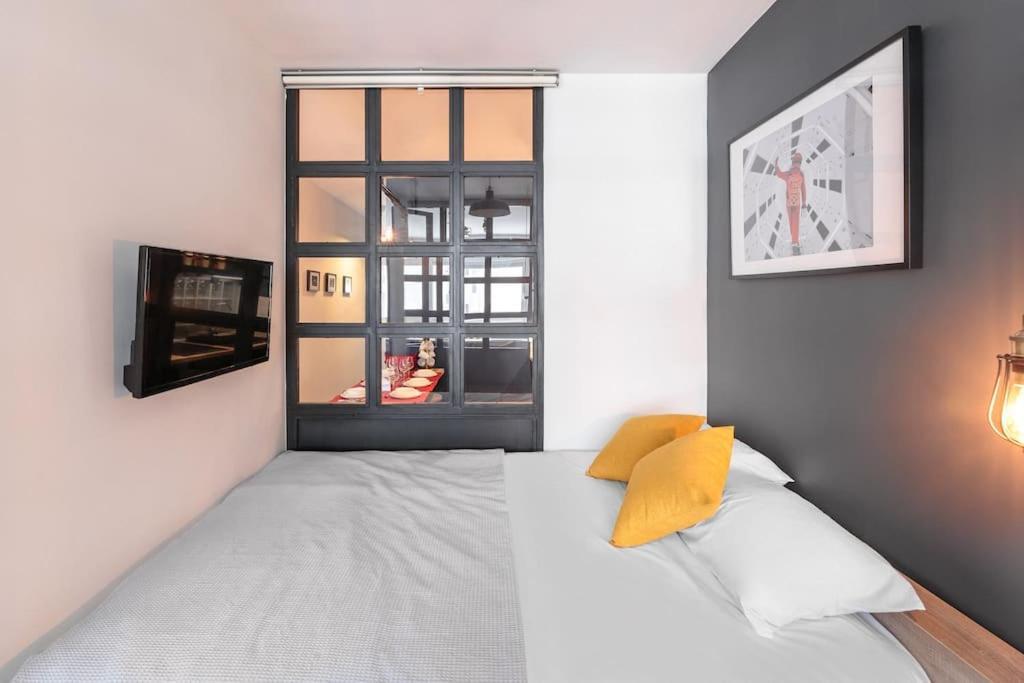 Cinema At The Center Of Apartamento