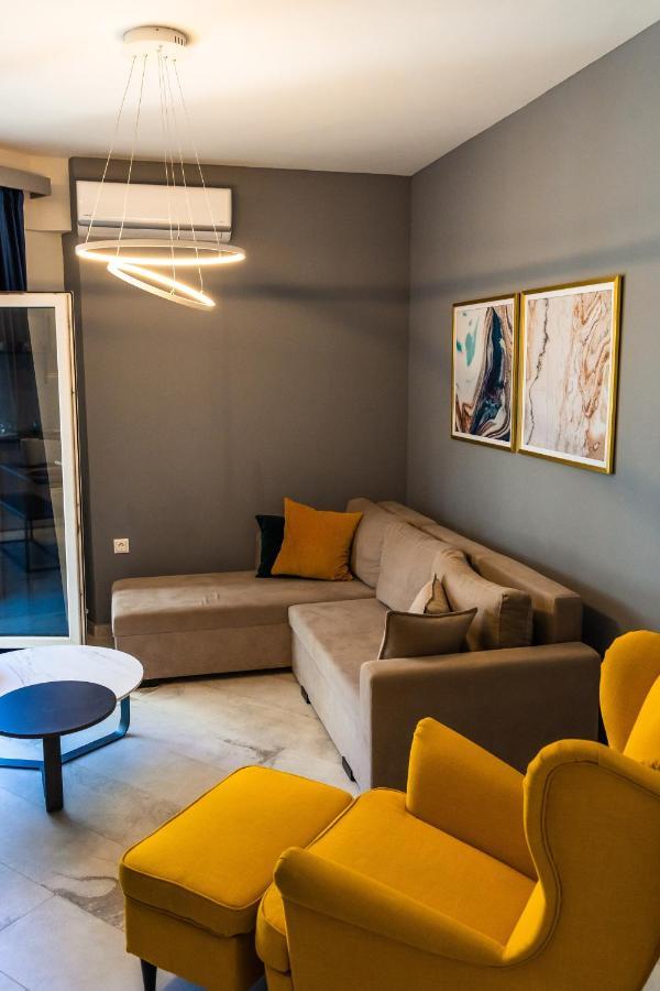 Cozy Modern Inside The Center