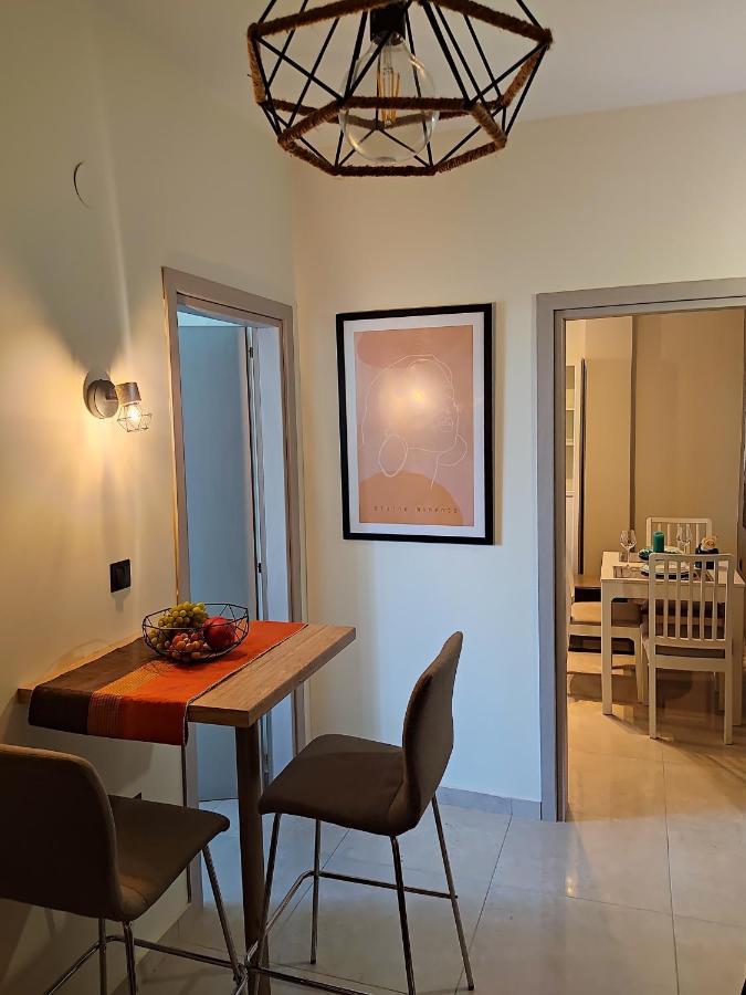 Apartment Panorama + Free Street Parking