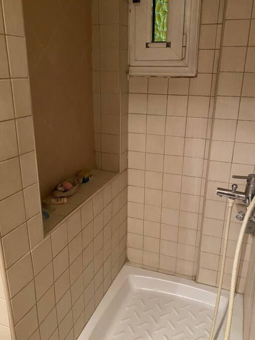 Cute 2bdrm In Salonica Center Apartment *