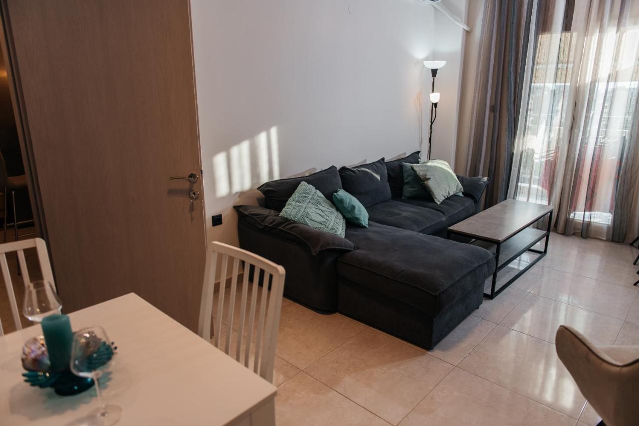 Panorama + Free Street Parking Apartment