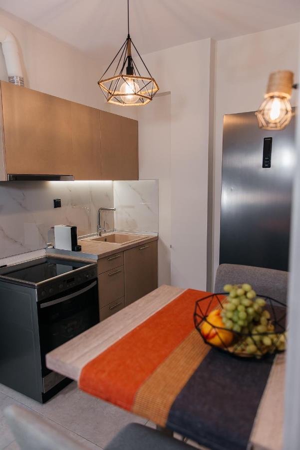 Panorama + Free Street Parking Apartment