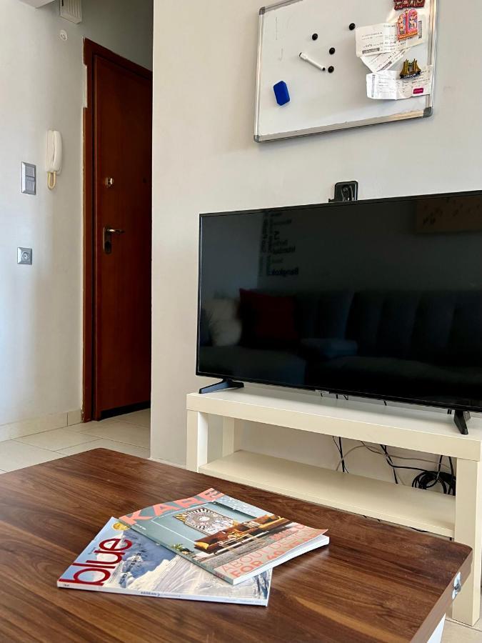 Center/navarinou Modern Apt. With Queen Bed Apartment *