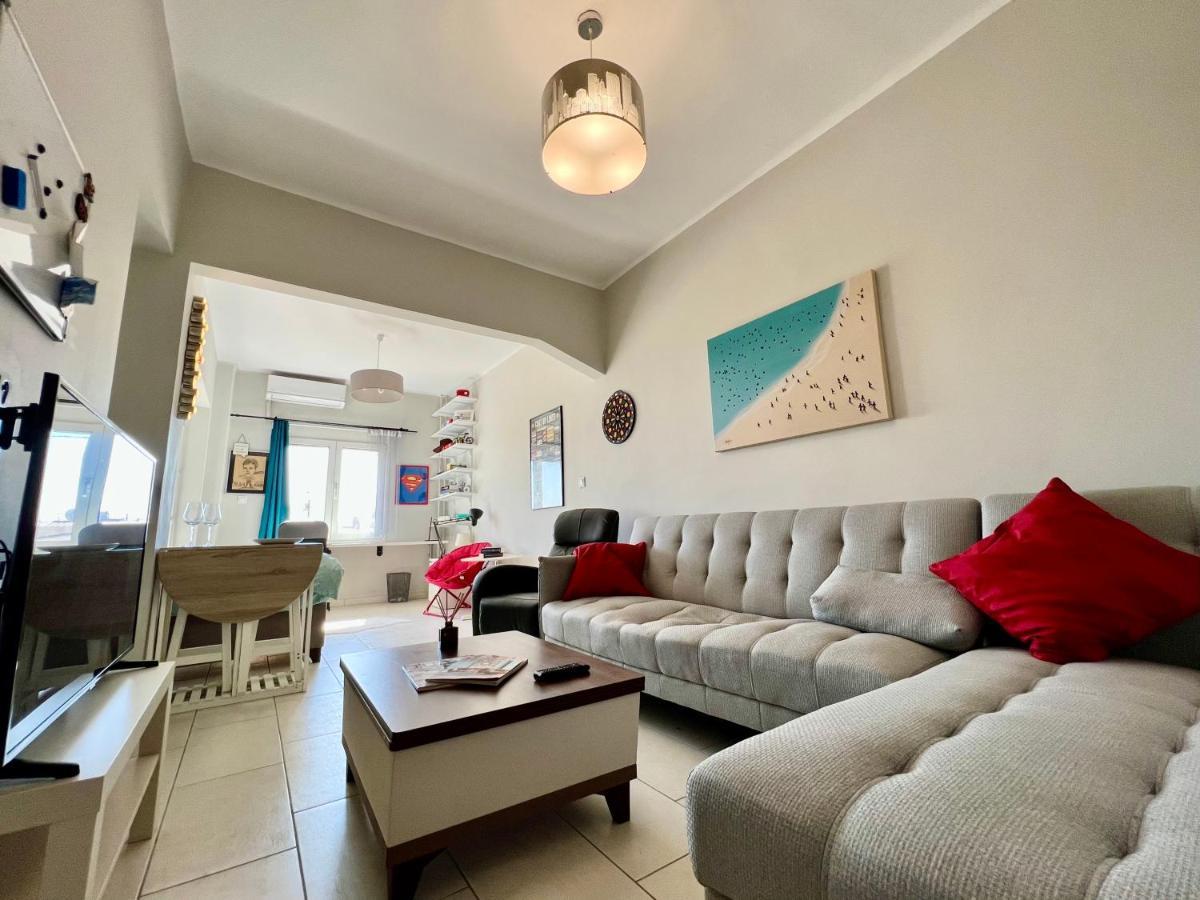 Center/navarinou Modern Apt. With Queen Bed