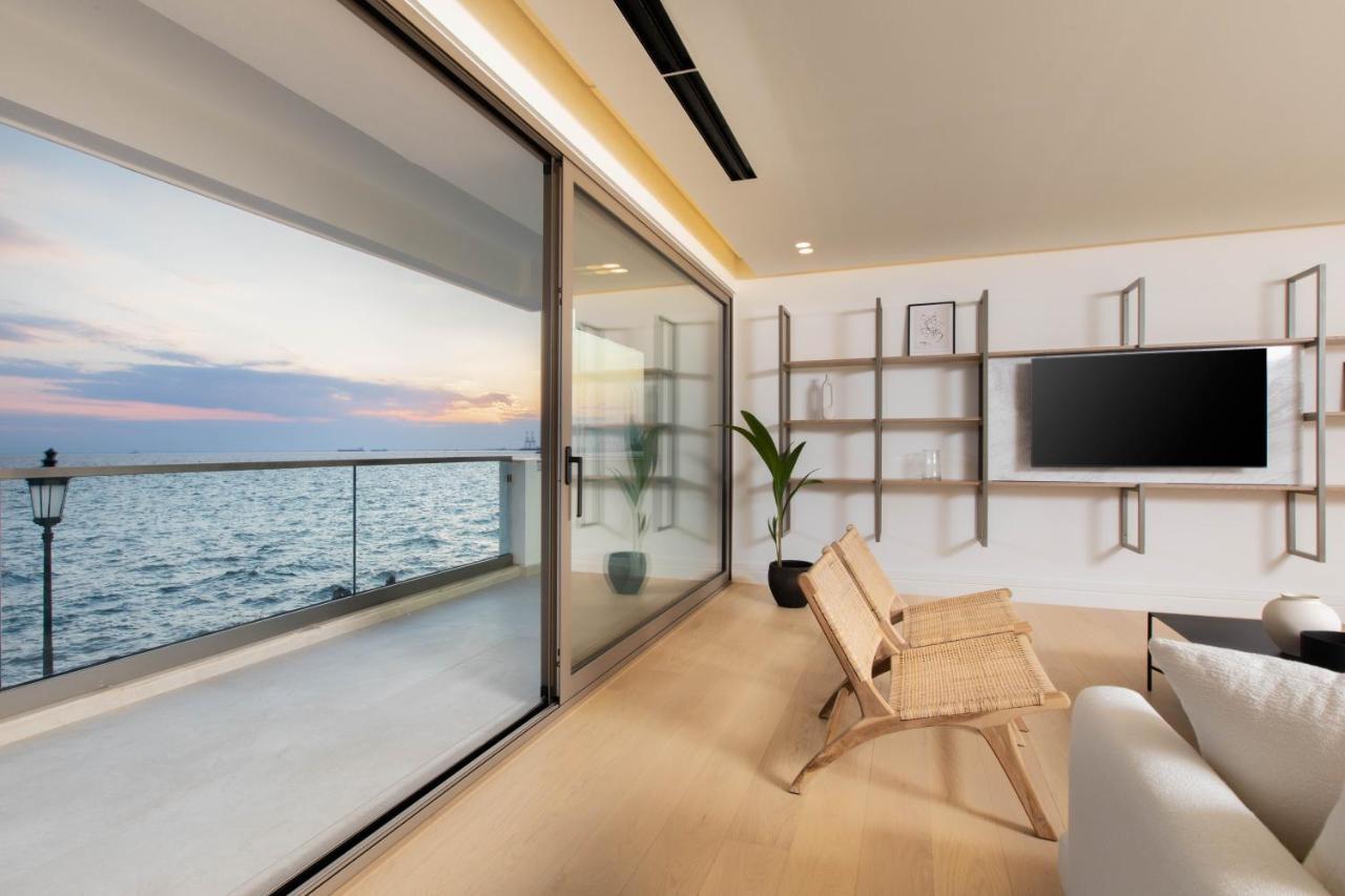 F & B Collection - Luxury Seafront 2 Bedroom Apartment *