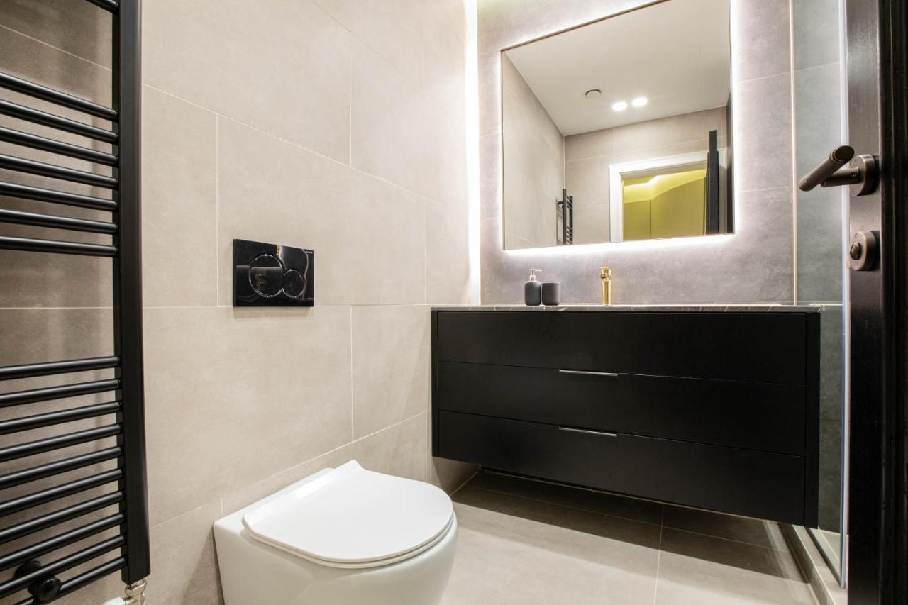 F & B Collection - Luxury Seafront 2 Bedroom Apartment *