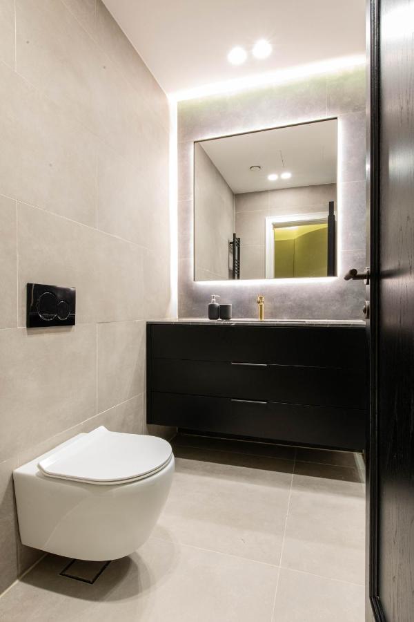 F & B Collection - Luxury Seafront 2 Bedroom Apartment *