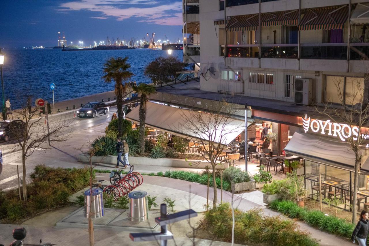 Apartment F & B Collection - Luxury Seafront 2 Bedroom Thessaloniki