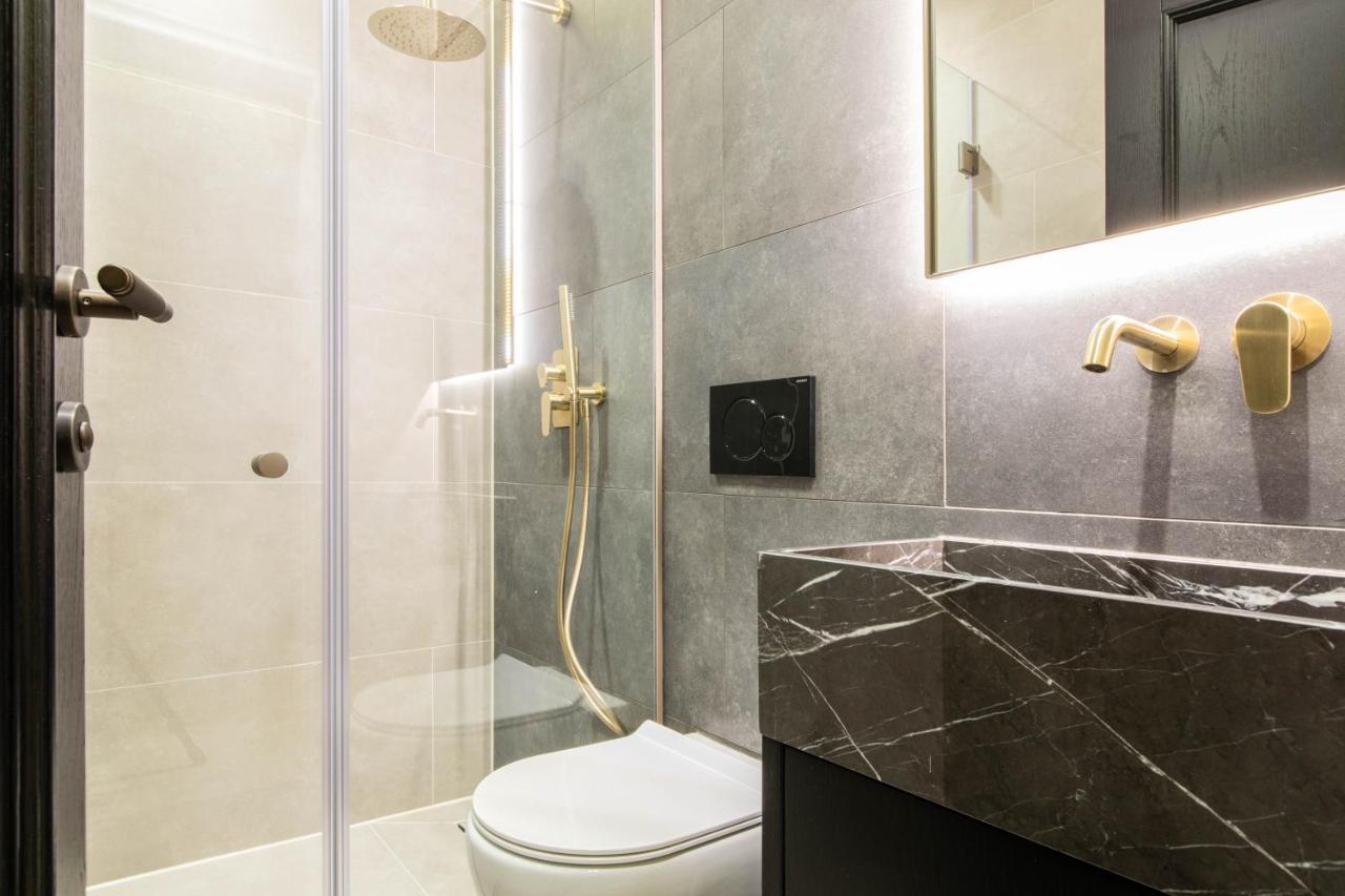 Apartment F & B Collection - Luxury Seafront 2 Bedroom Thessaloniki