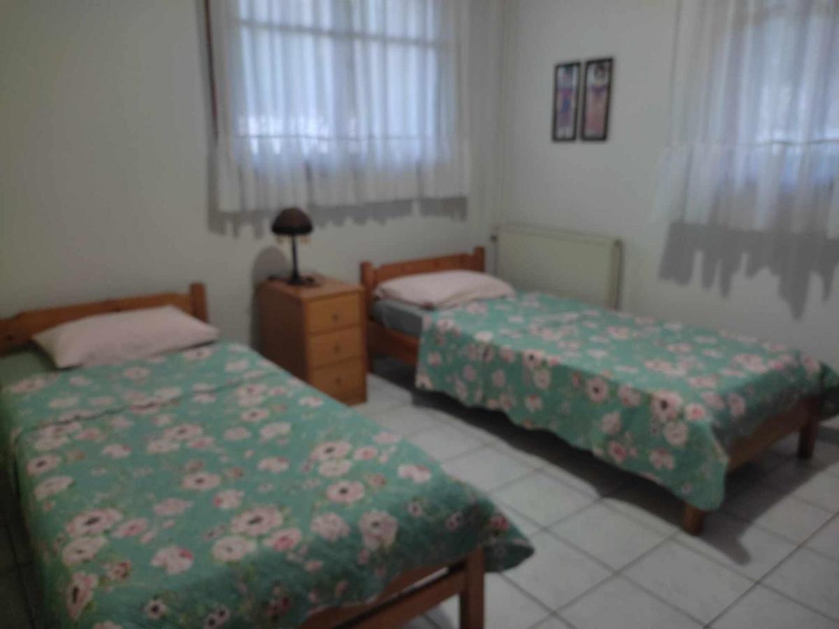 Elaiones House *