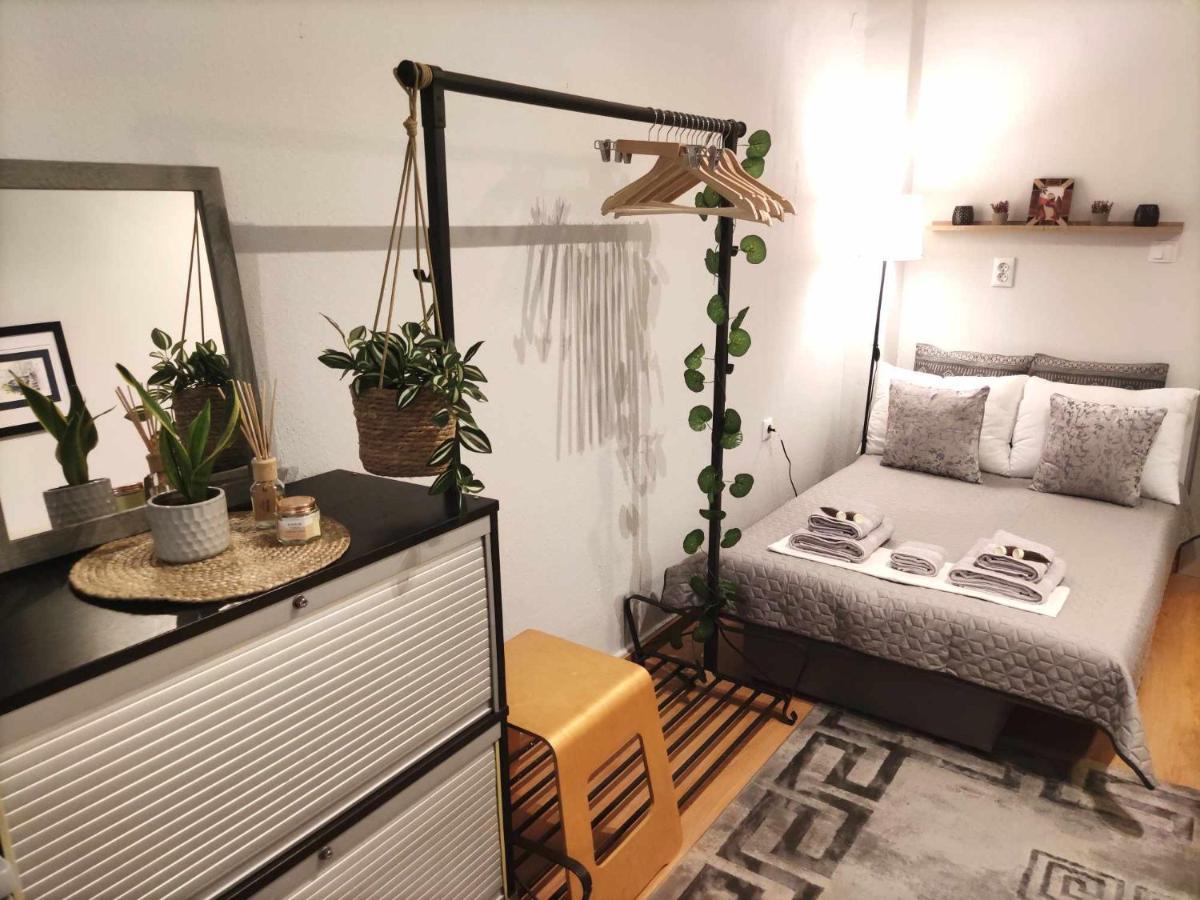 Apartment Incognito *