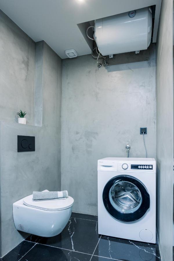 Luxury Downtown α1 Apartment