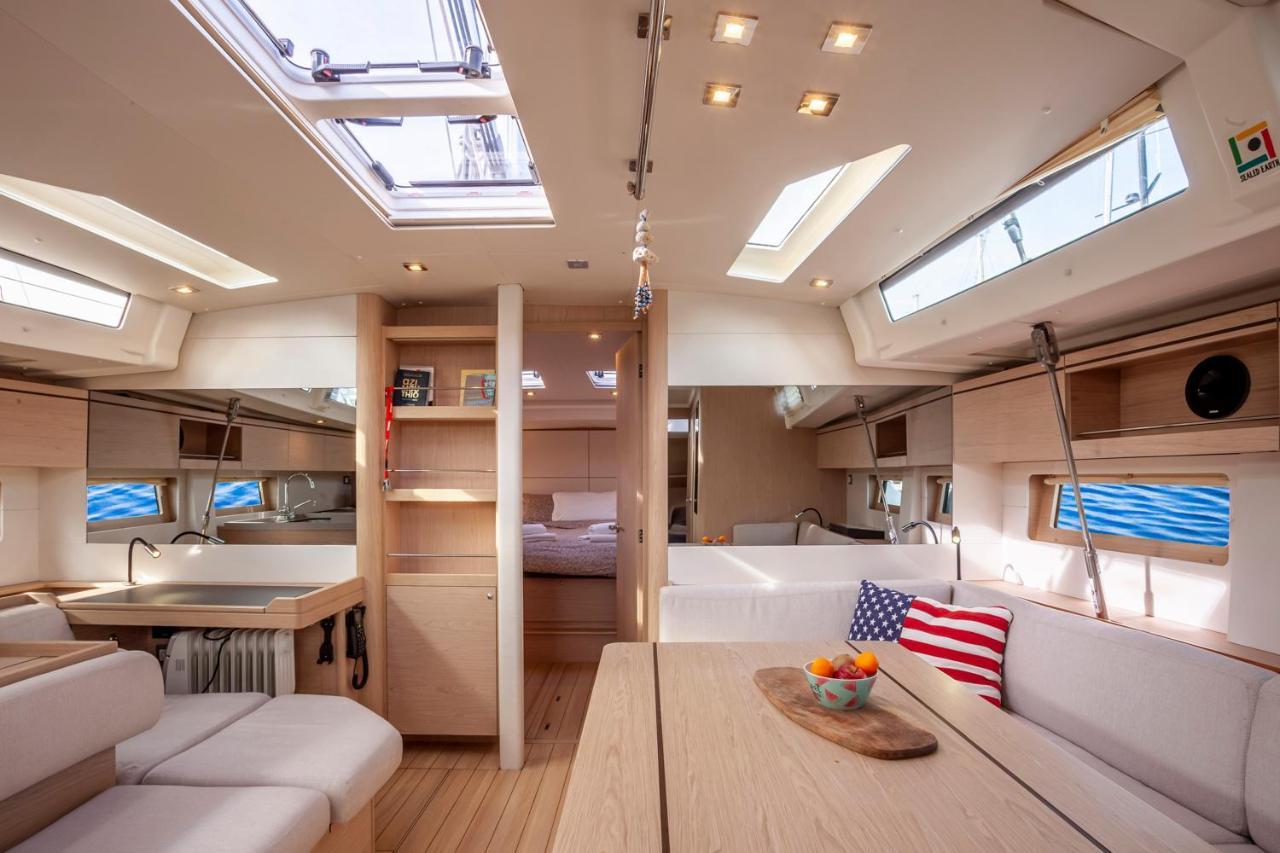 Yacht Psari Botel