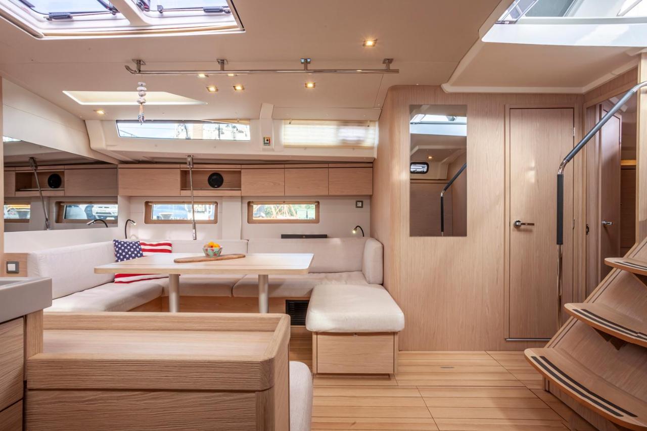 Yacht Psari