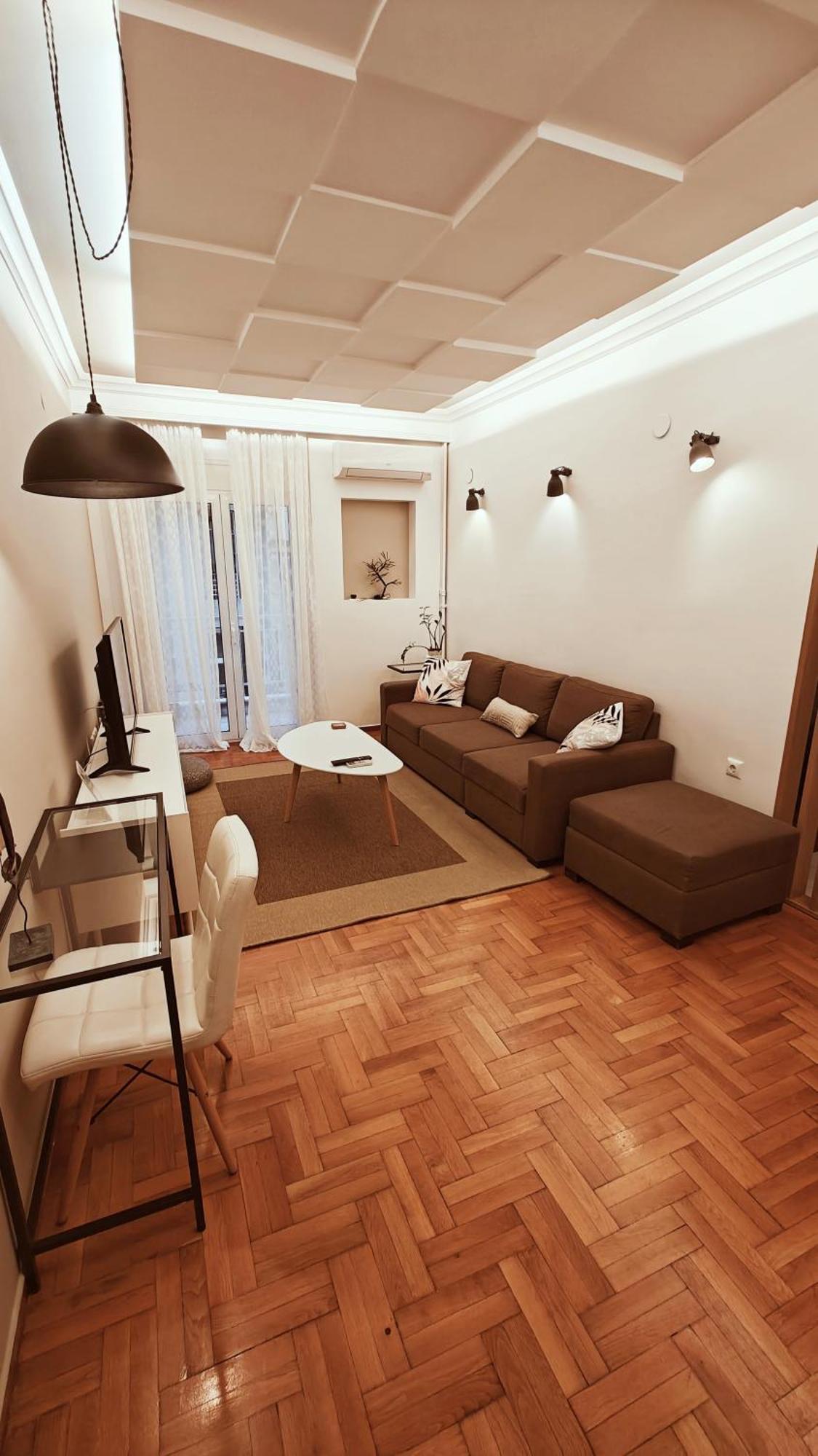 Think Home, Exploring The Center Of Apartment *