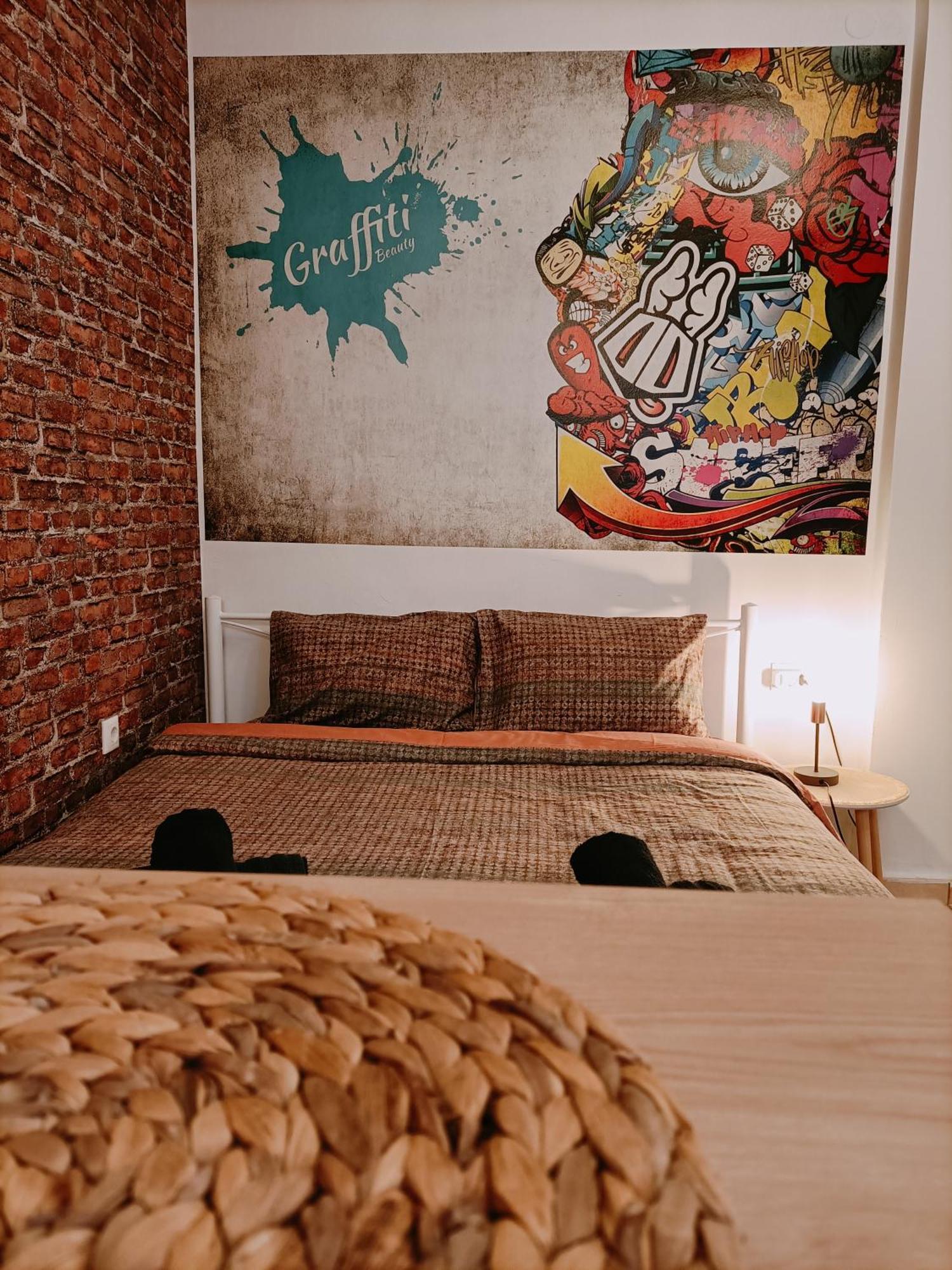 Thess Vibes @ Center Apartment