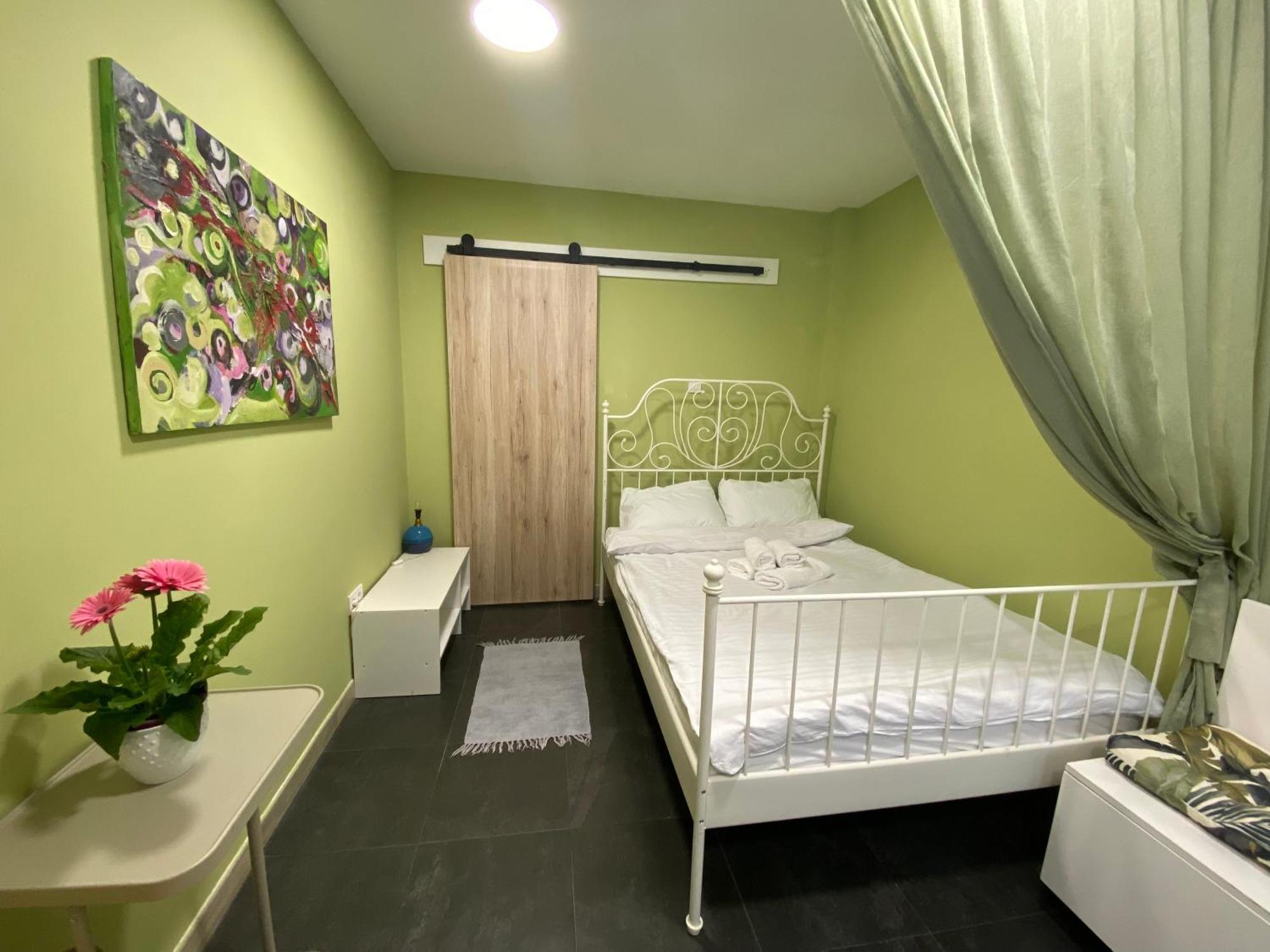 Nirvana's Compact Studio Apartment