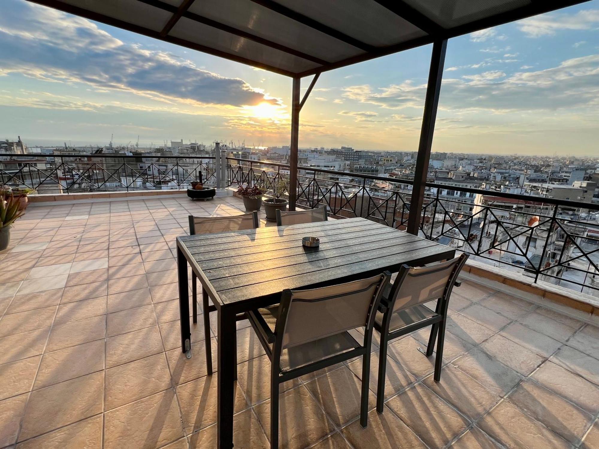 180° Rooftop View Apartment *