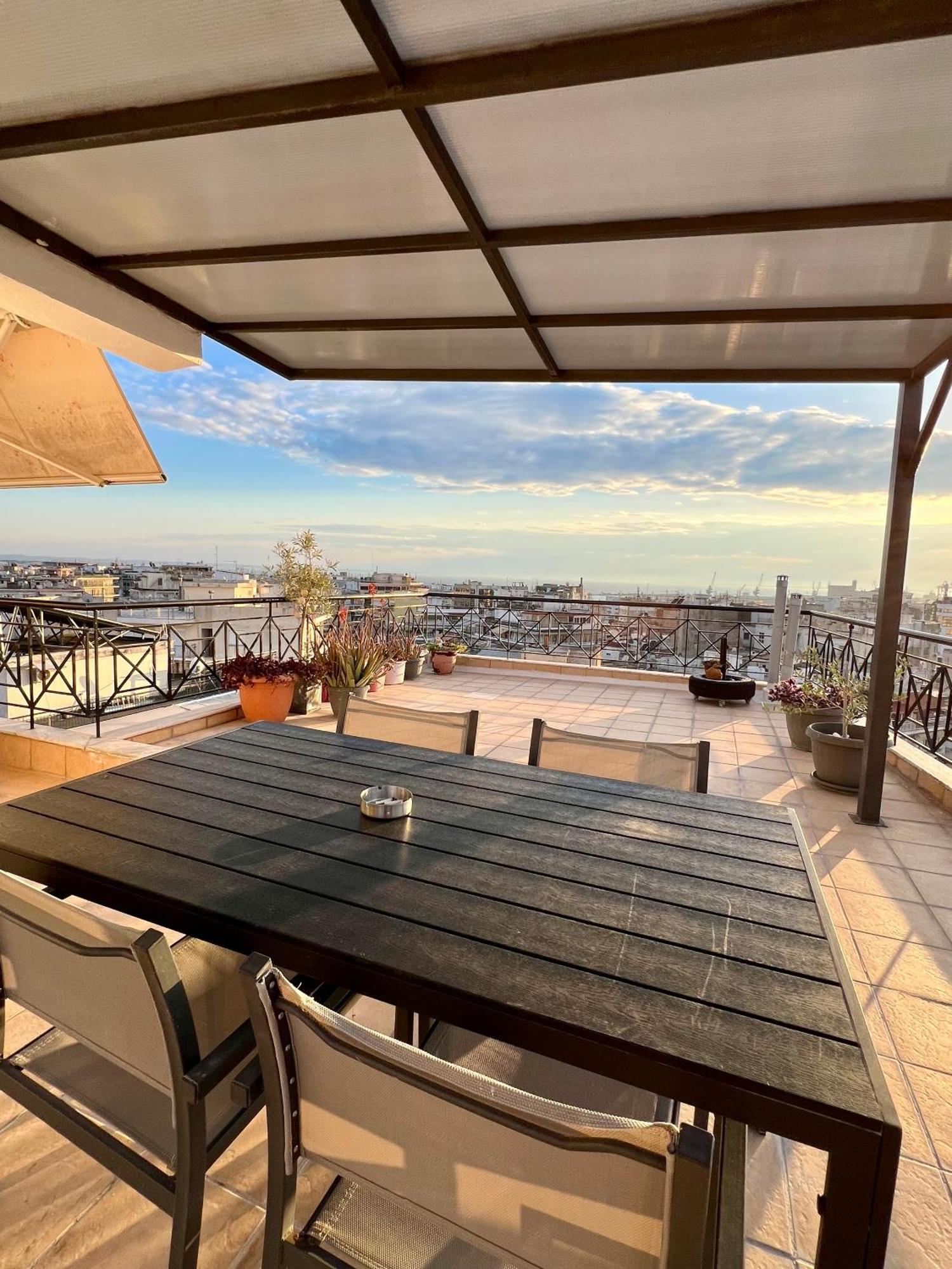 180° Rooftop View *